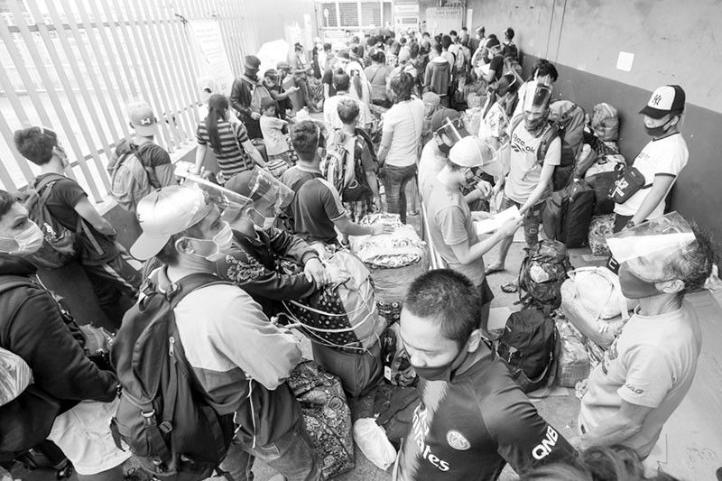 Higit 500 biyahero stranded sa mga pier