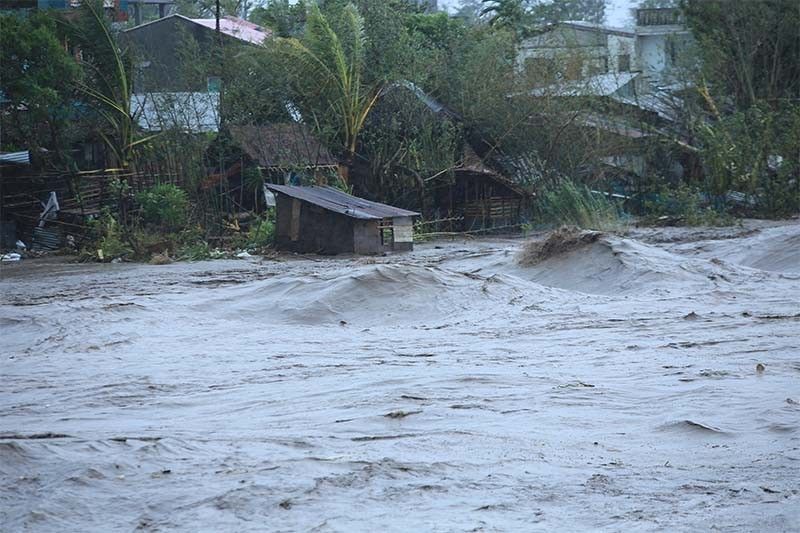 Signal No. 3 up over Metro Manila, 12 other areas as Rolly heads toward Batangas, Cavite