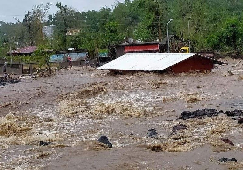 16 nasawi kay â��Rollyâ��, 300 bahay natabunan ng lahar