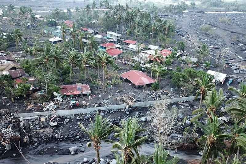 Lahar flow in Guinobatan not linked to quarrying â�� Albay governor