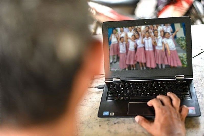 5 Cebu students get free laptops