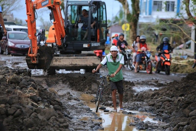 Bagong kaso ng COVID-19 sa Pilipinas '987 lang,' tinamaan lagpas 388,000 na