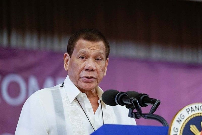 Duterte sa Red Cross: âMukhang peraâ