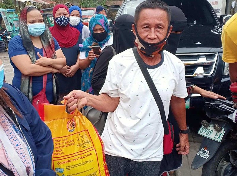 Maranaos help typhoon-stricken Muslims in Albay