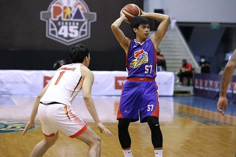 Dionisio turns hot as Hotshots brace for quarterfinals
