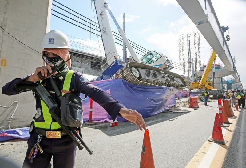 1 dead, 4 hurt in Skyway project mishap
