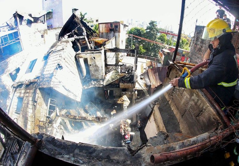 2 women die, 4 hurt in Pasay fire