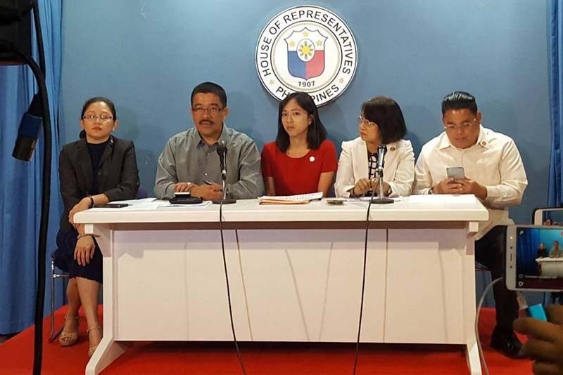 Makabayan bloc idiniin ng mga ex-kadre