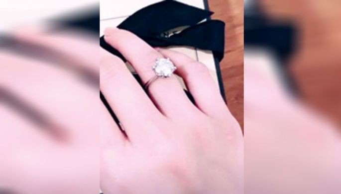 Jessy may suot nang engagement RING?!