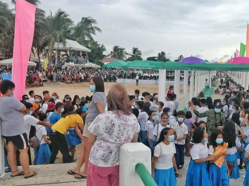Bantayan island escapade: DILG to probe crowded tour
