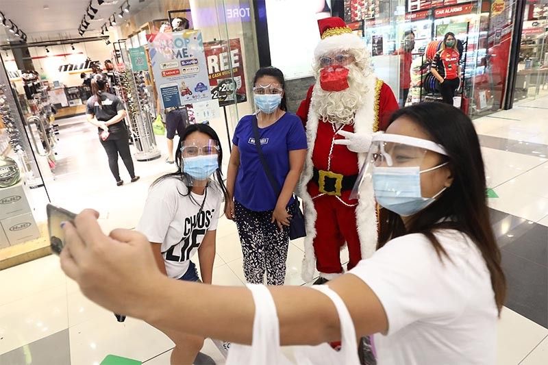 Parents will be allowed to bring kids to malls in GCQ areas, AÃ±o says