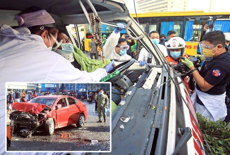 2 dead, 14 hurt in road mishaps