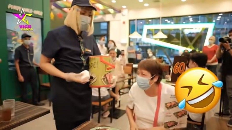 PANOORIN: Vice Ganda naging fast food crew for a day