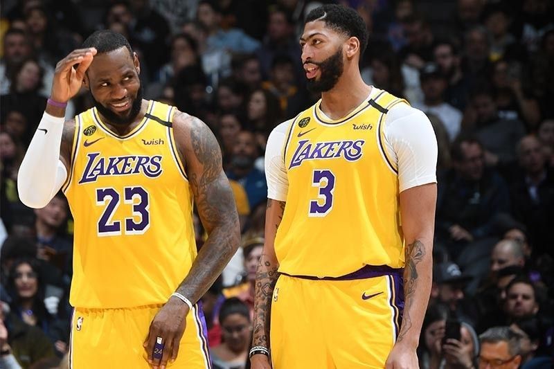 Report: Lakers' James, Davis to skip NBA preseason opener