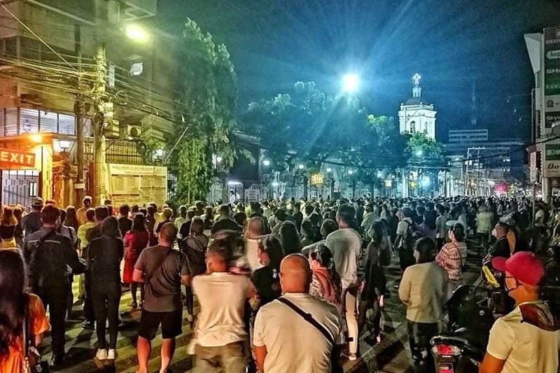 Crowding noted in several churches in Cebu City on Day 1 of Misa de Gallo