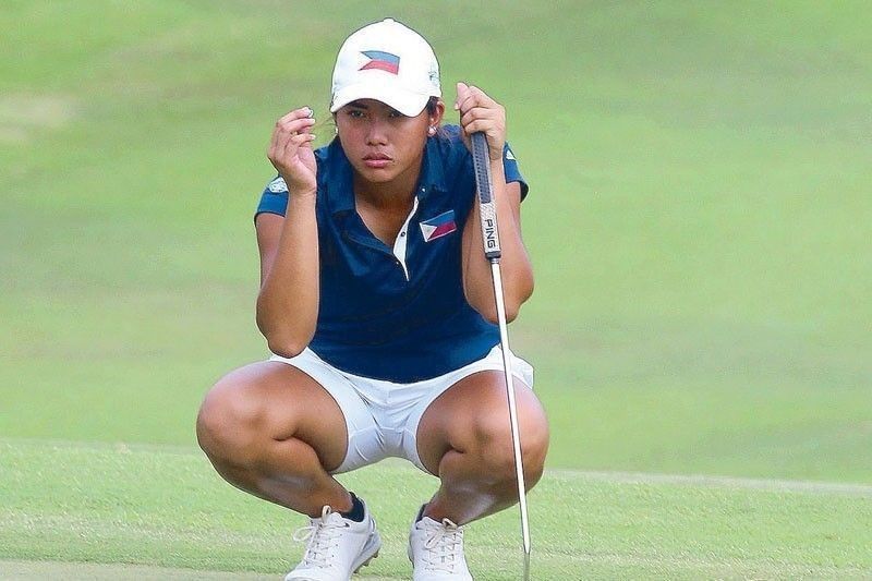 Bianca cards 79 despite 300-yard drives