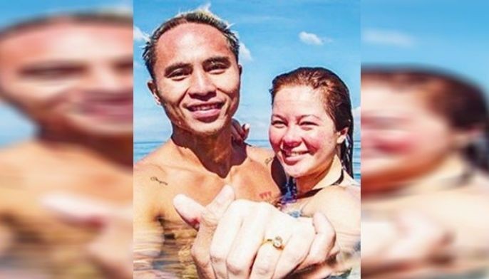 Andi engaged na rin, Pia may suot na ring singsing
