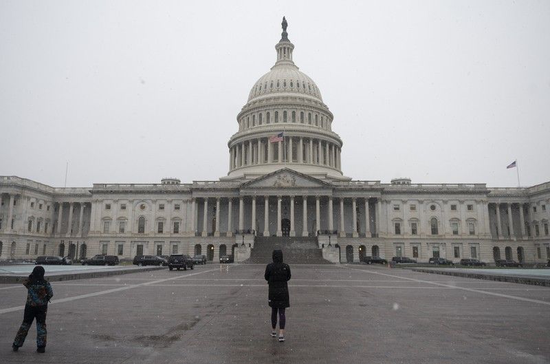 US Congress set to approve $900 billion stimulus package