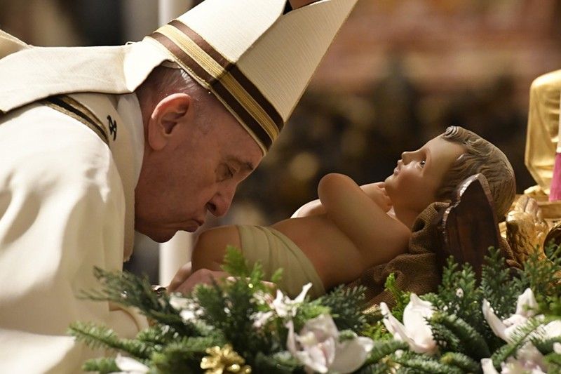 Pope Francis adapts Christmas plans as cardinals test positive for COVID-19