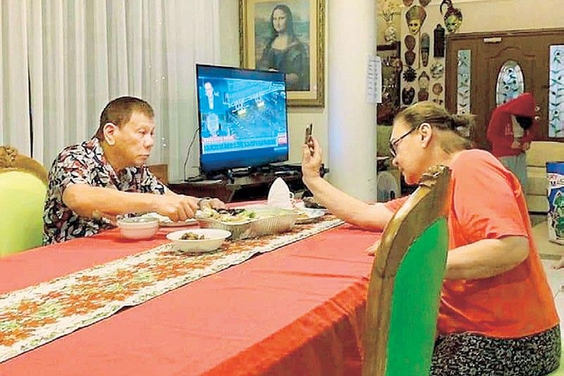 Duterte calls for emergency meet on new COVID-19 strain