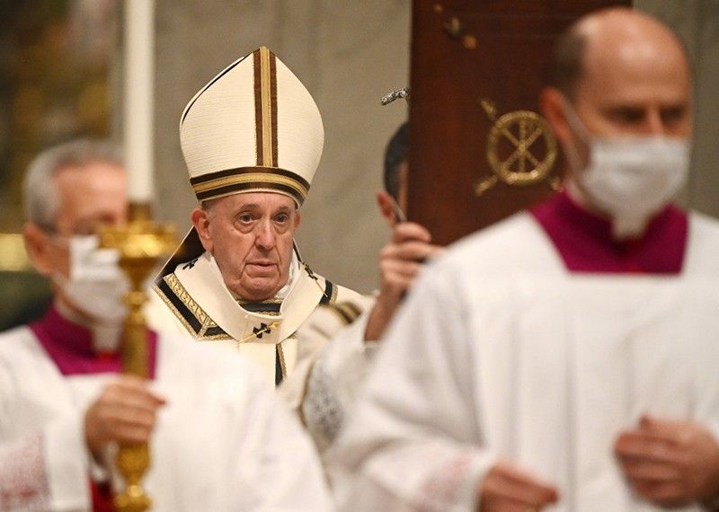 Pope Francis prays for storm victims in Philippines in Christmas