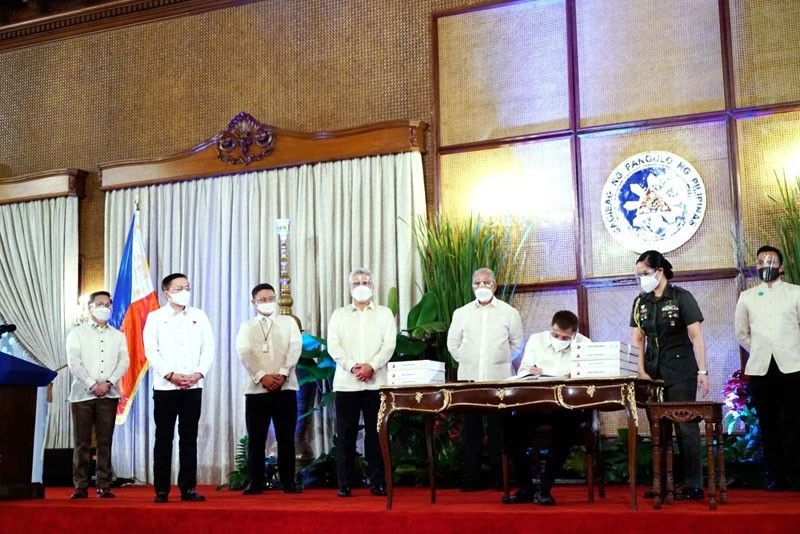 Duterte signs P4.5 trillion budget for 2021