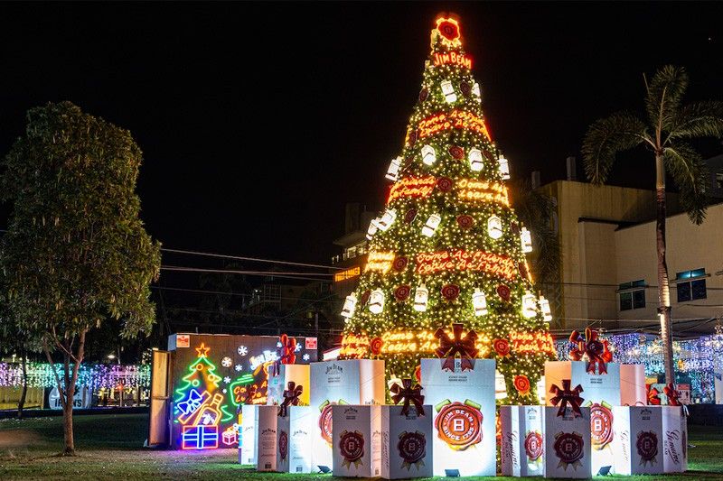 Jim Beam brings holiday cheer to BGC with giant Christmas tree