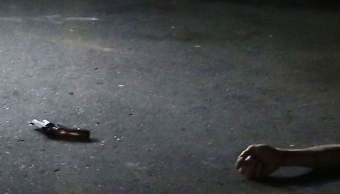Parak niratrat sa tapat ng bahay