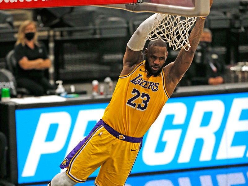 'King' James celebrates birthday with milestone in Lakers win