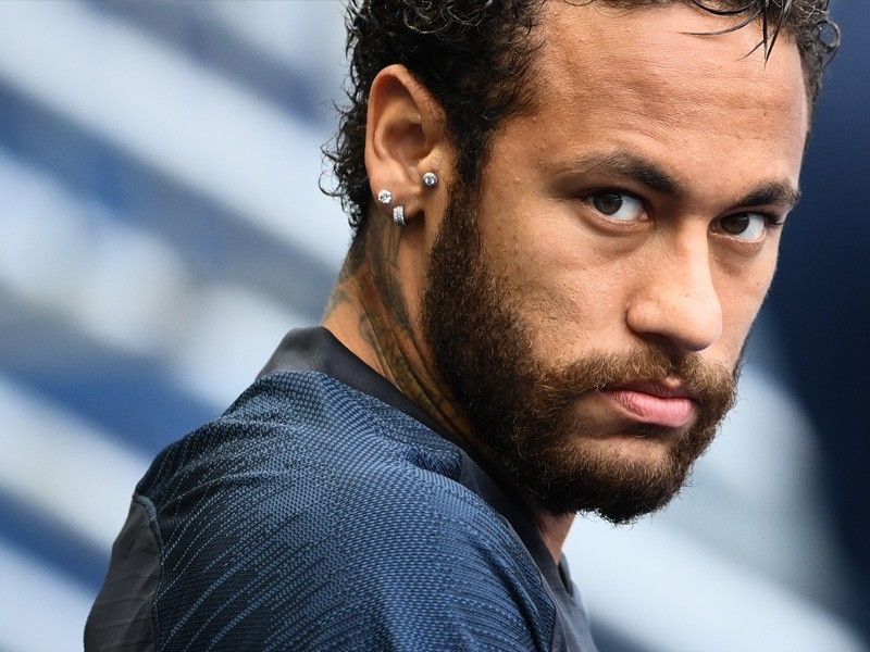 Neymar laughs off reports of New Year's party for 500