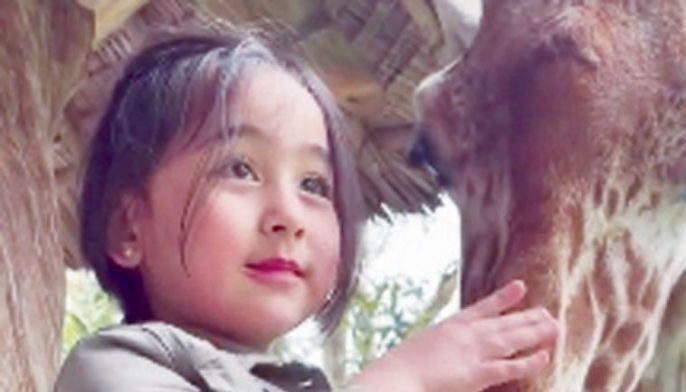 Scarlet, nakikipag-chikahan sa mga hayop na sa libro lang nakikita ng maraming bata