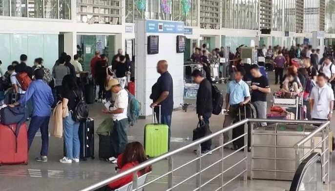 Hong Kong finds COVID-19 variant in passenger from Philippines