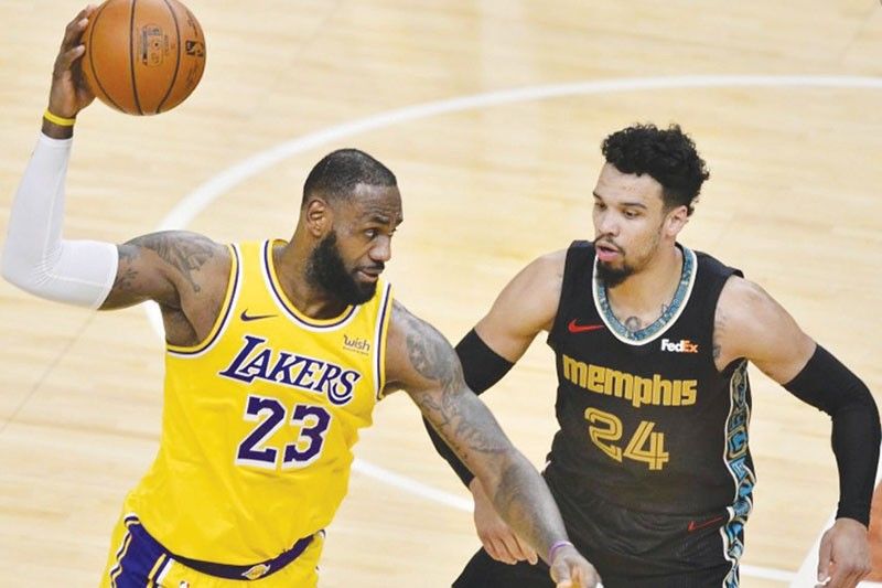 Lakers lusot sa Grizzlies