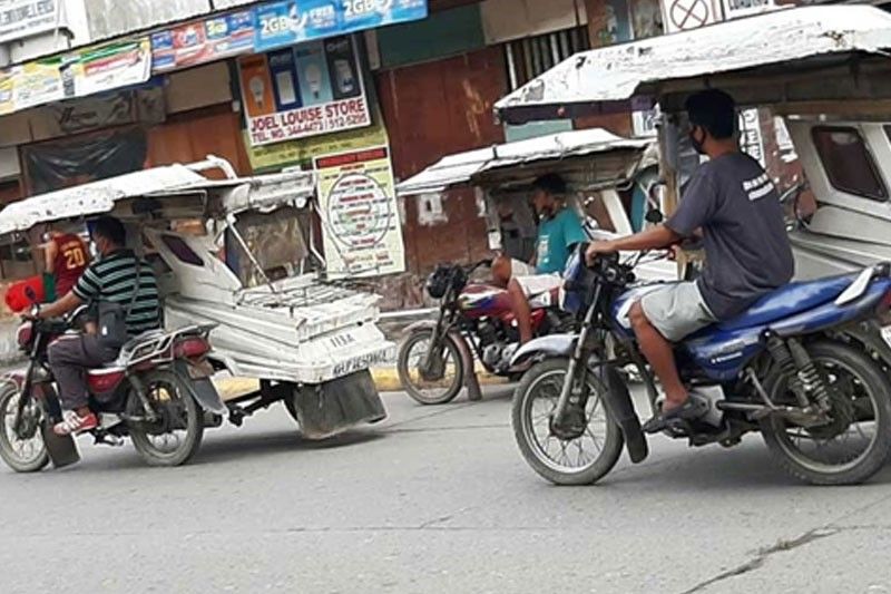 Tricycle drivers sa Mandaue nag-protesta