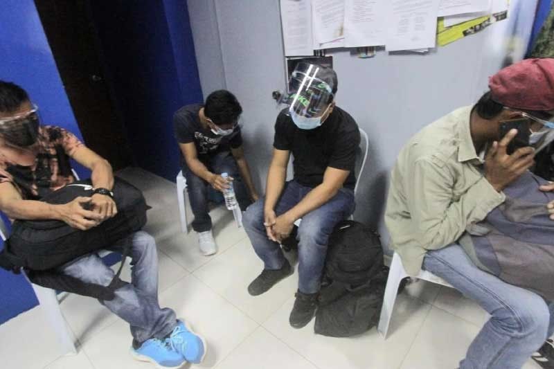 Chinese, 6 others held in Cebu over fake entry paper