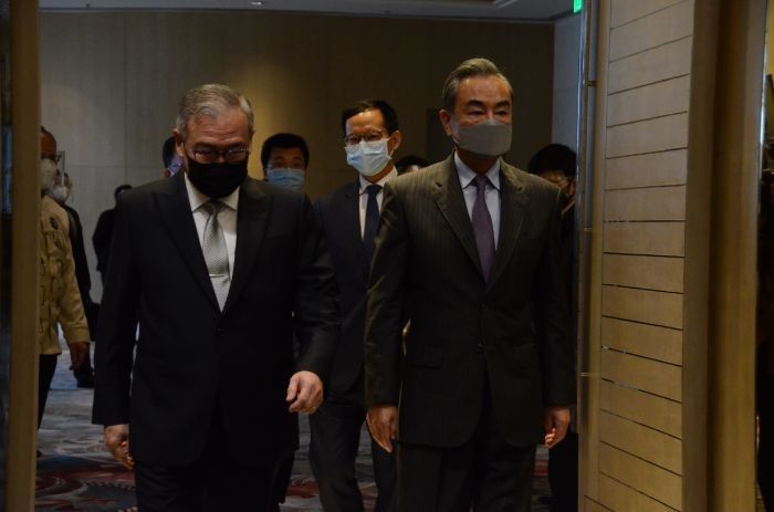 Locsin lauds Manila-Beijing ties on Chinese foreign ministerâ��s third official visit to Philippines