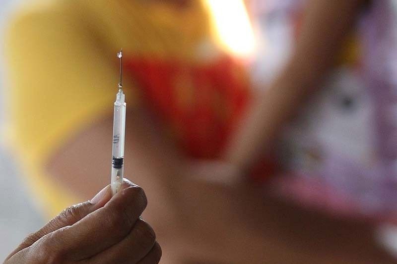 Pharmacists, midwives sasanayin bilang vaccinators