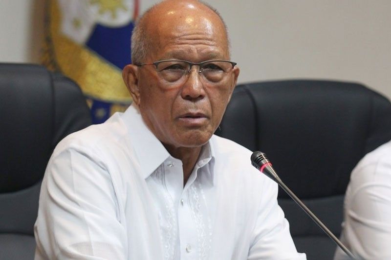 Lorenzana, UP prexy magpupulong