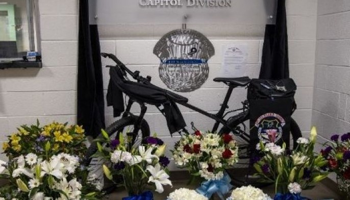 US Capitol police officer who died after riot to lie in honor