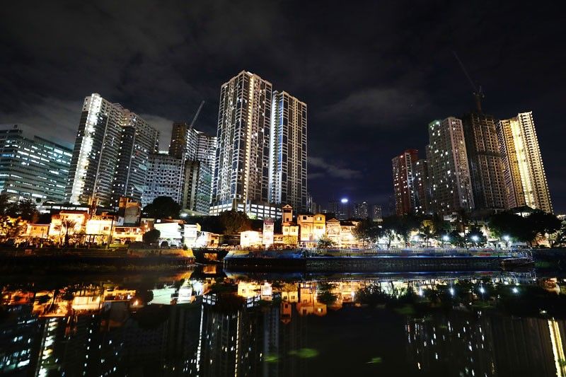 Philippine economy seen shrinking anew in Q1