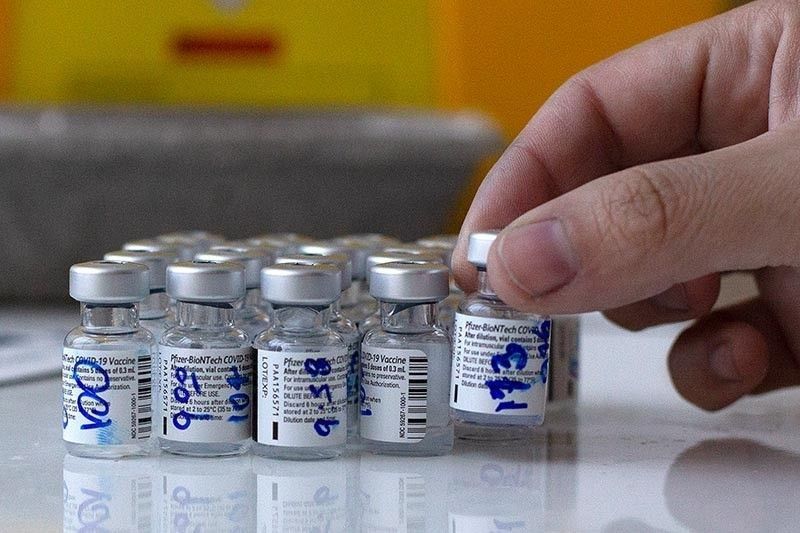 Extra doses from 1st batch of COVID-19 shots could go to health workers of AFP, PNP â�� Duque