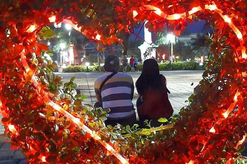 Police encourage â��virtual datingâ�� on V-Day