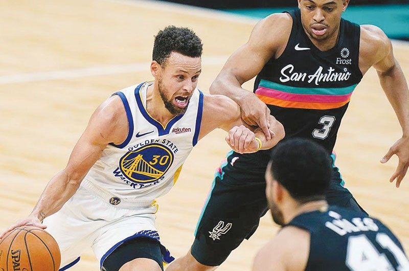 Curry ibinangon ang Warriors vs Spurs