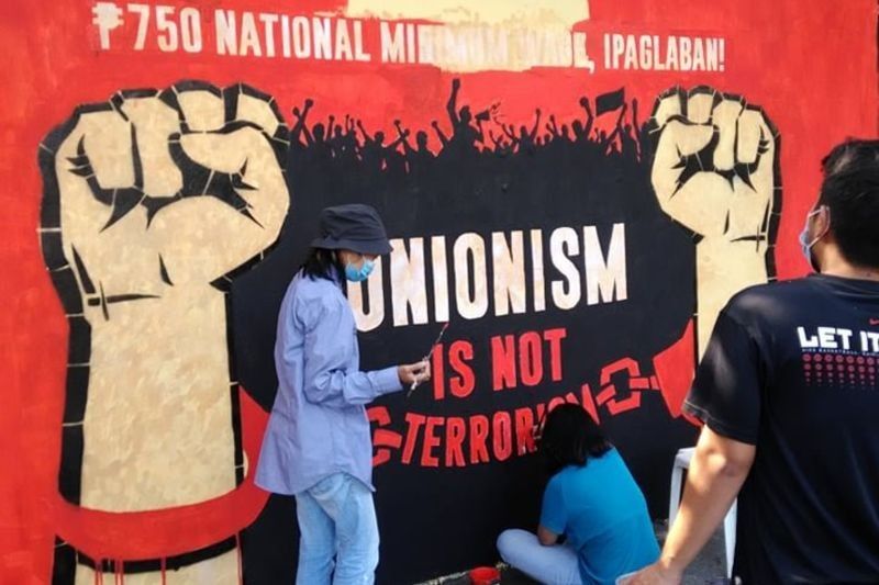 Protest murals defend labor unions, call to free political prisoners
