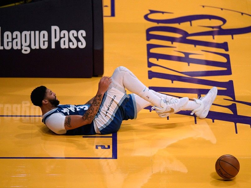 Lakers' Davis facing injury layoff despite scan boost