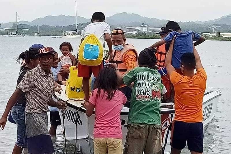 Families evacuated, passengers stranded as Cebu prepares for Auring