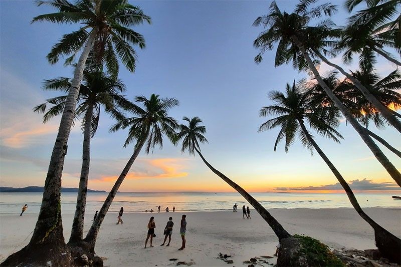 Delayed vaccine to spoil Filipinos' summer on already deserted beaches
