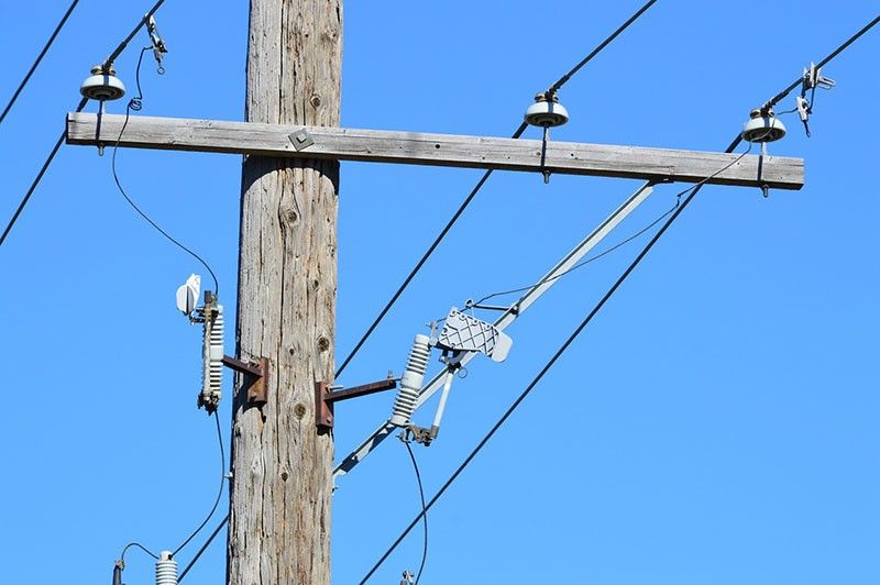 Chinese man causes outage after sit-ups atop power pole â�� reports