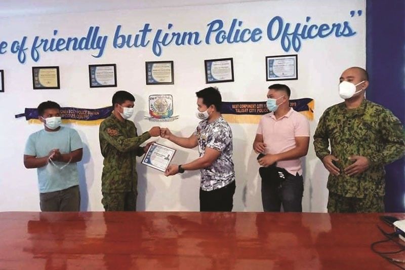 Polis sa Minglanilla dili mag-uniporme inig ka gabii