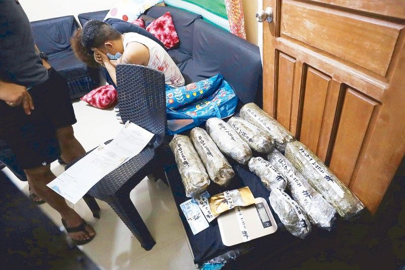 Navotas tanod, wife nabbed for P1 million drugs